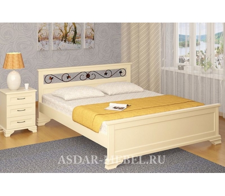 Деревянная двуспальная кровать Лира с ковкой